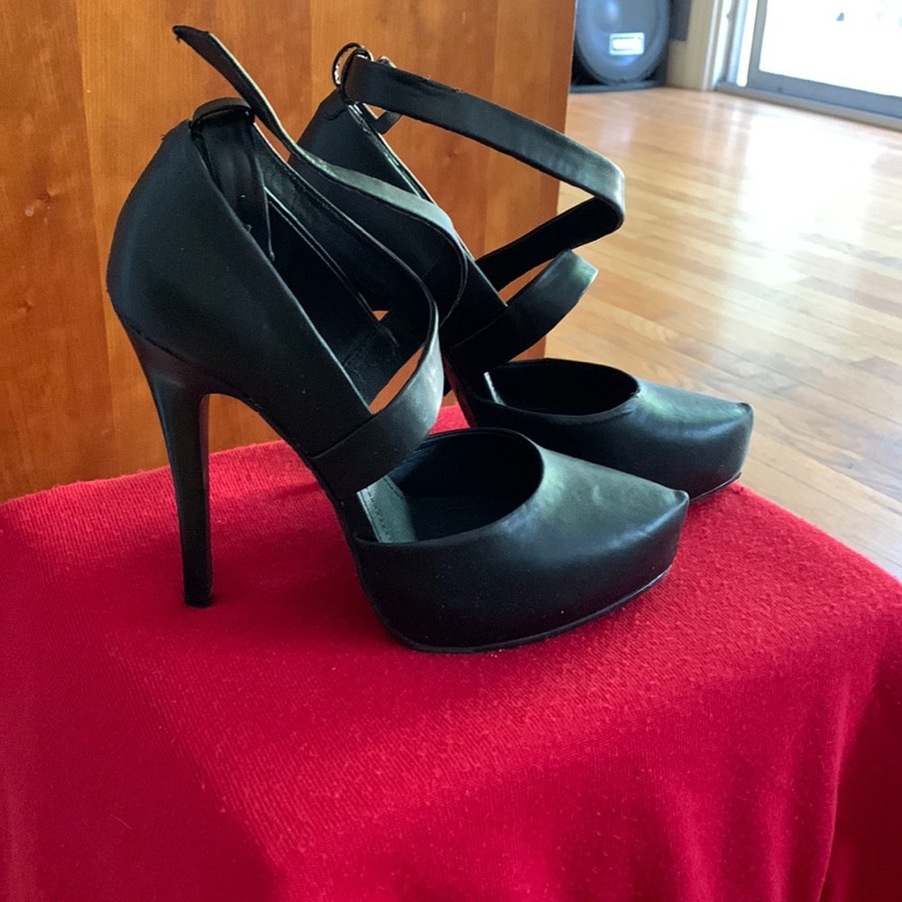 BCBG Paris, black high heels, excellent condition one twice
